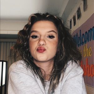 Meet your Posher, Makaela